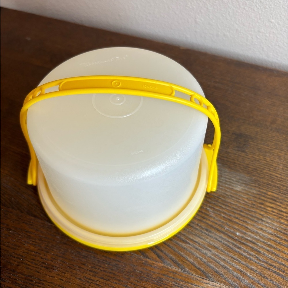 Vintage TUPPERWARE TOYS Kids MINI CAKE TAKER Carrier w/Lid & Handle Yellow 1498 - Picture 2 of 8